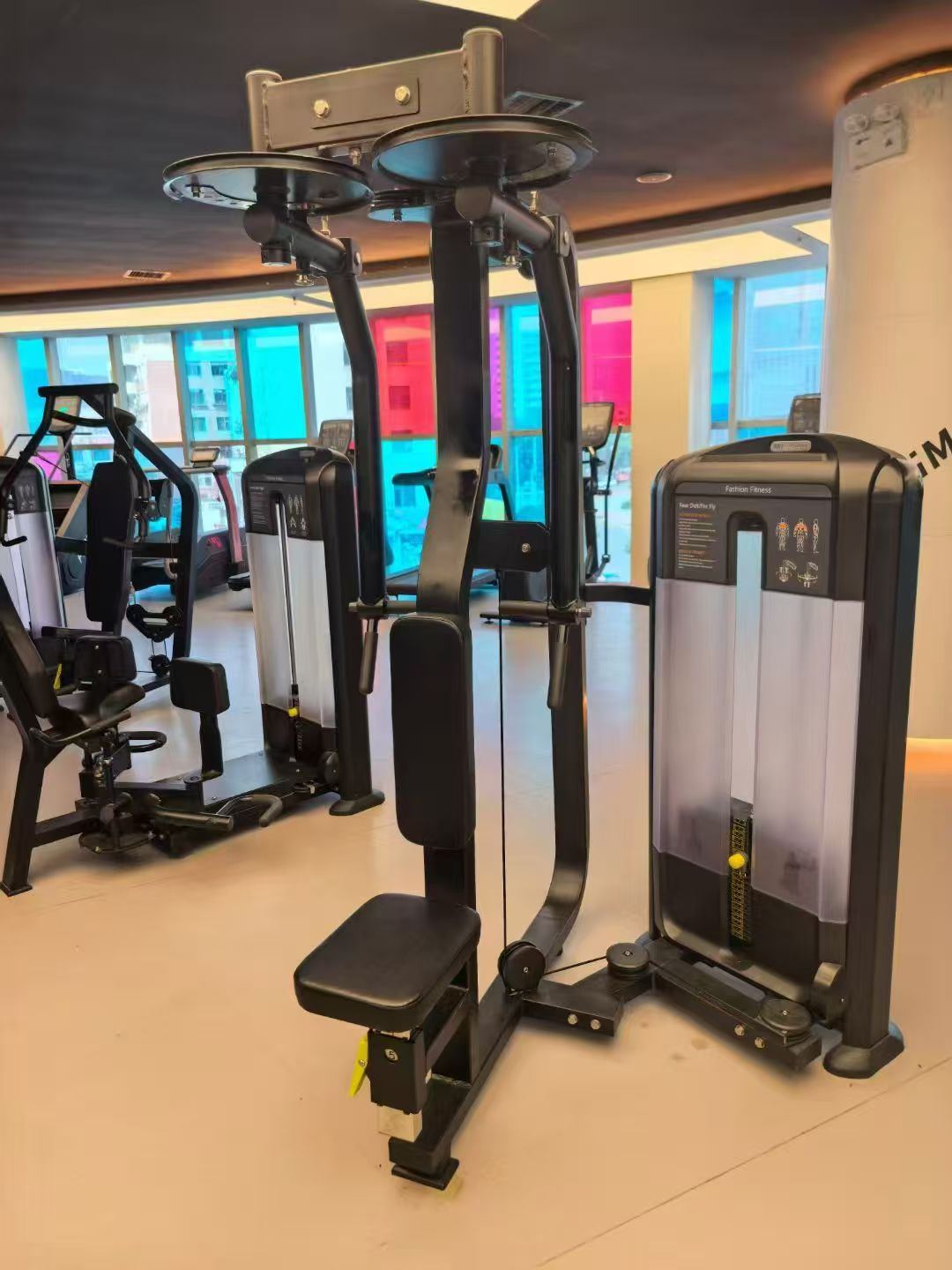 Strength machine in Yingdong showroom